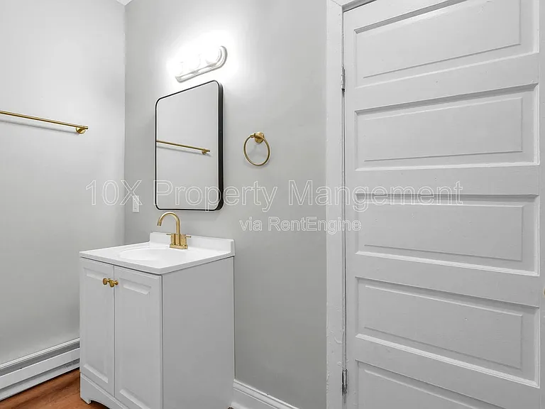 558 E Whittier St — Photo 9