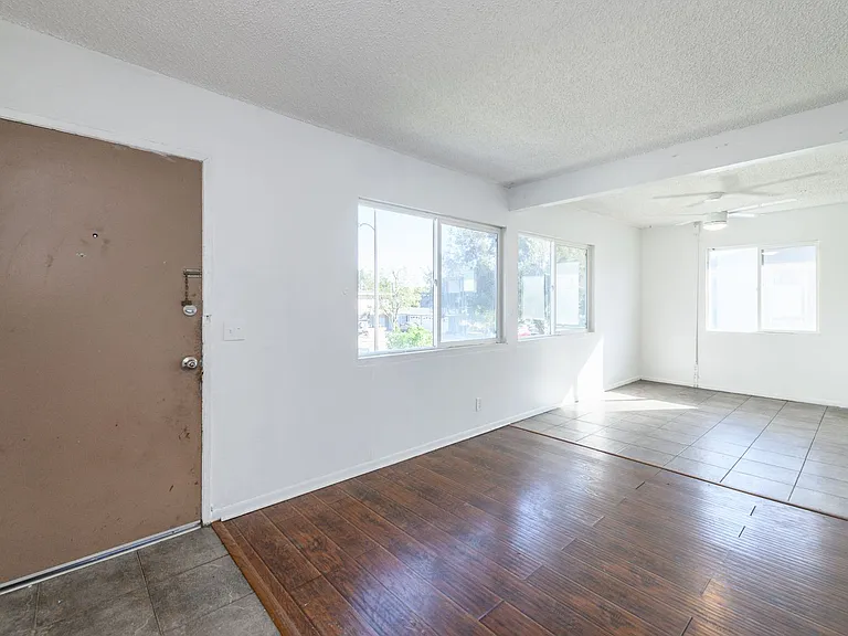 2506 S Rosewood Ave — Photo 6