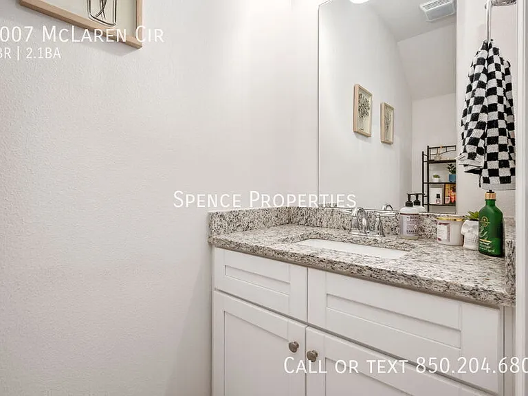 1007 McLaren Cir — Photo 14