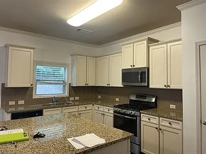 765 Westmoreland Ln — Photo 11