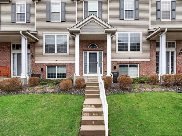 900 Ledgestone Dr, Mahtomedi, MN 55115