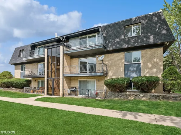 11122 S 84th Ave APT 2A, Palos Hills, IL 60465