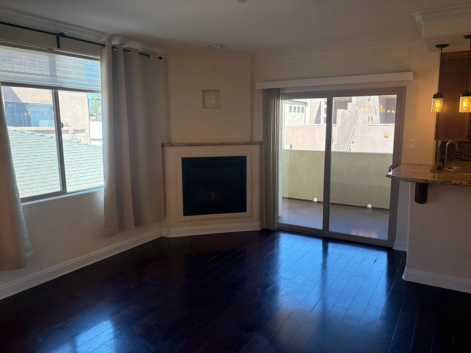 2 bed, 2.5 bath, 1388 sqft, $4,695 — Photo 2