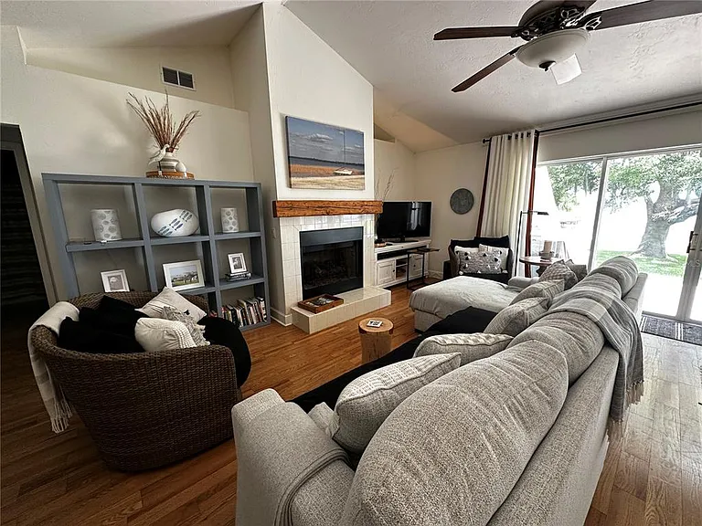 12595 SE Sunset Harbor Rd — Photo 3