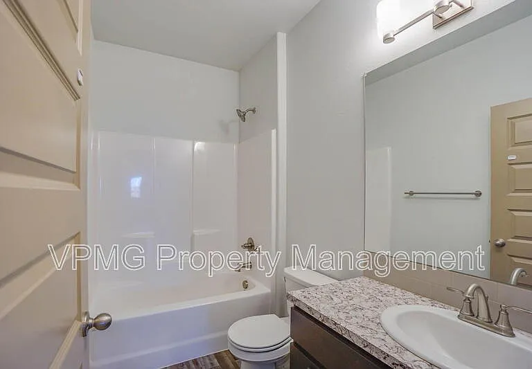 13801 NE 33rd Cir — Photo 17
