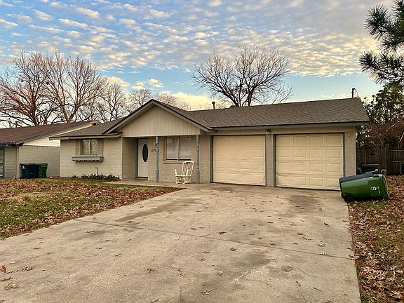 3rd image of 2704 Buena Vista Dr