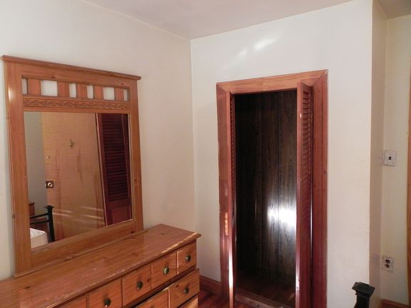 2nd image of 480 Washington Ave