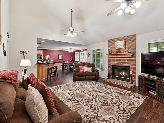 3rd image of 2917 Meadowbrook Ct