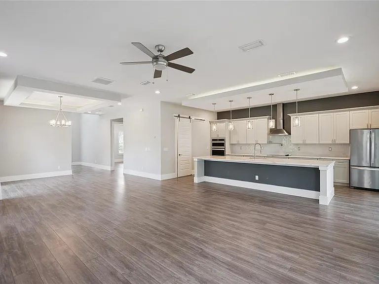 200 E Grant St — Photo 28