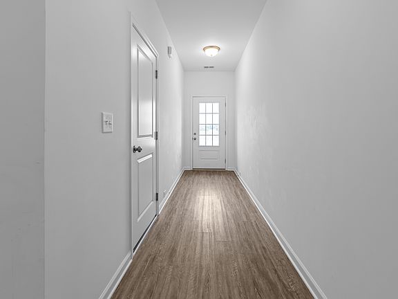 4th image of 135 Townsend Ave