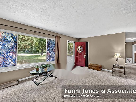 5th image of 9650 Woodland Ct