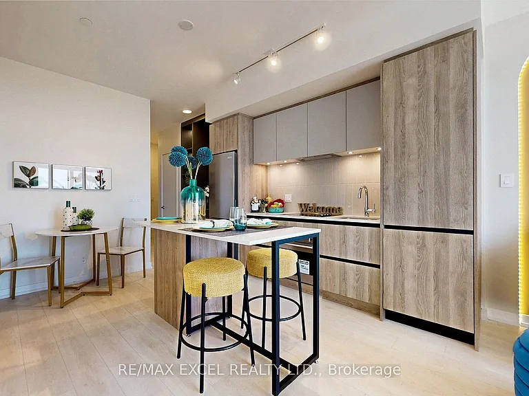8 Beverley Glen Blvd #802 — Photo 10