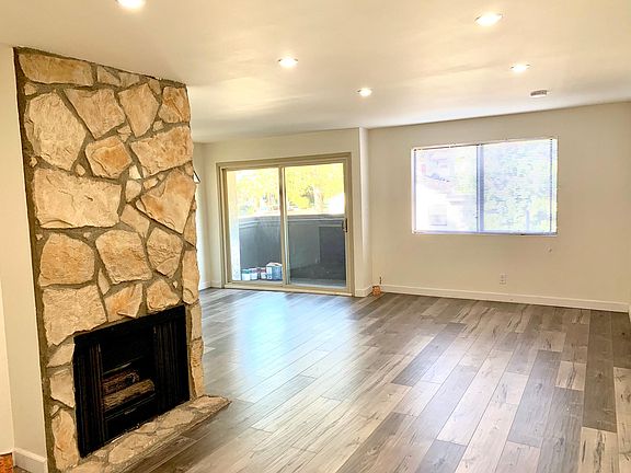 3rd image of 12016 Weddington St Unit 3