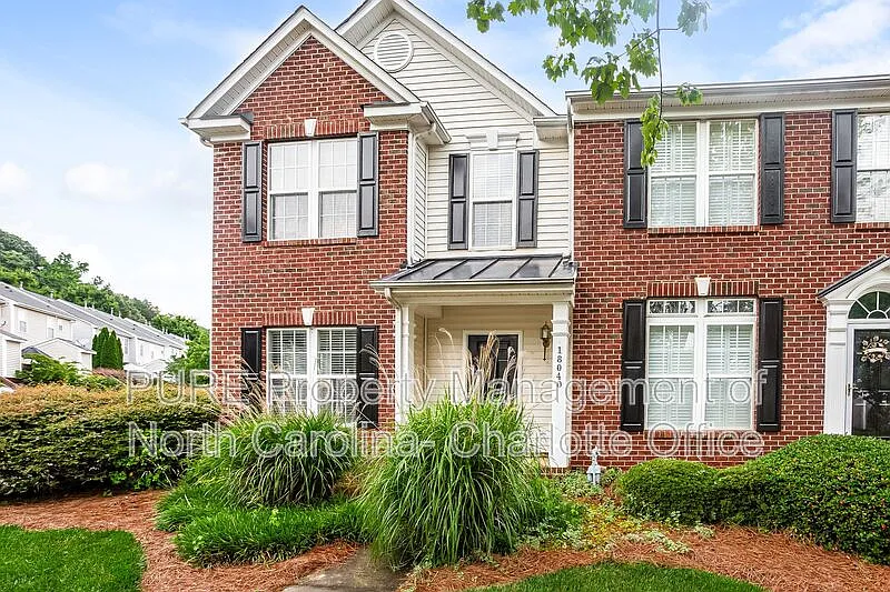 3 bed, 2.5 bath, 1450 sqft, $1,825 — Photo 2