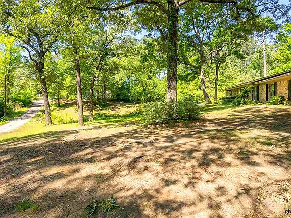 4th image of 211 E Drake Dr