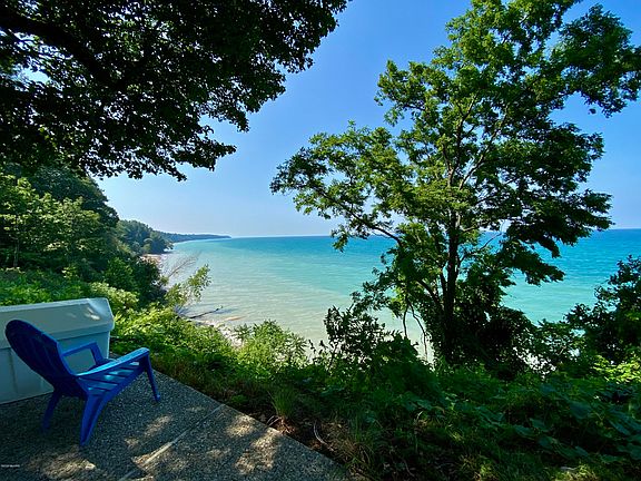 3rd image of 2526 Lakeshore Dr