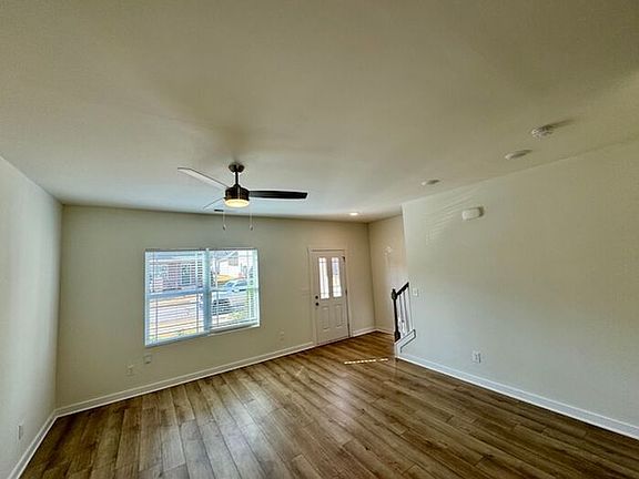 3rd image of 418 Falls Pointe