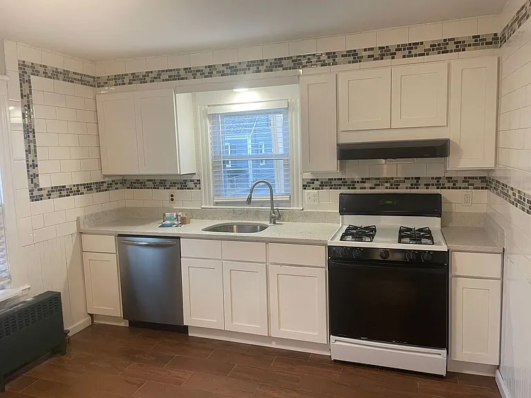 75 Madison St — Photo 1
