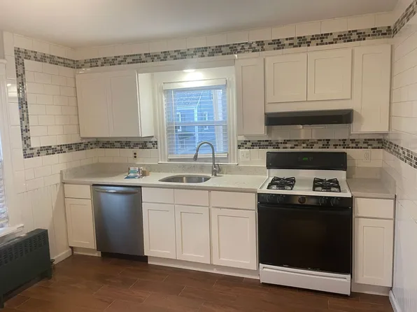 75 Madison Street, 75 Madison St #1, Pawtucket, RI 02861