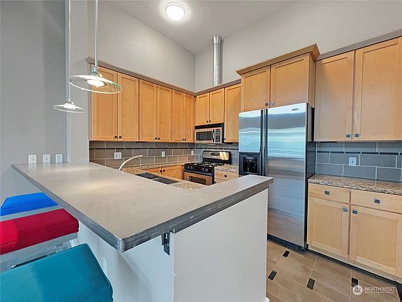 4th image of 1705 Dock Street #538