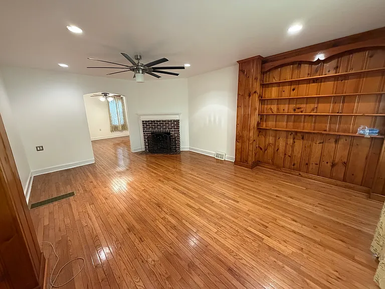 1535 Willow St — Photo 2