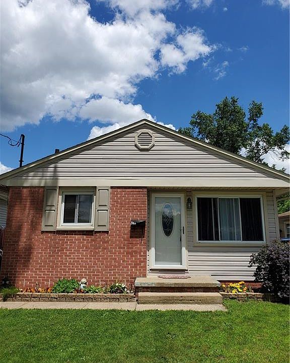 1st image of 943 Stanwood Ave