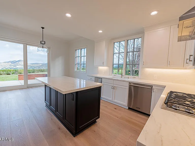 2390 Crombie Ct — Photo 16