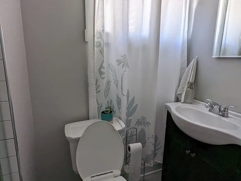 143 London St #2 — Photo 8