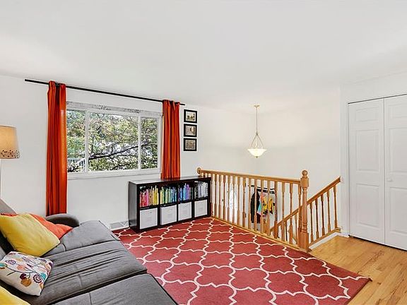 3rd image of 43 Dover Dr