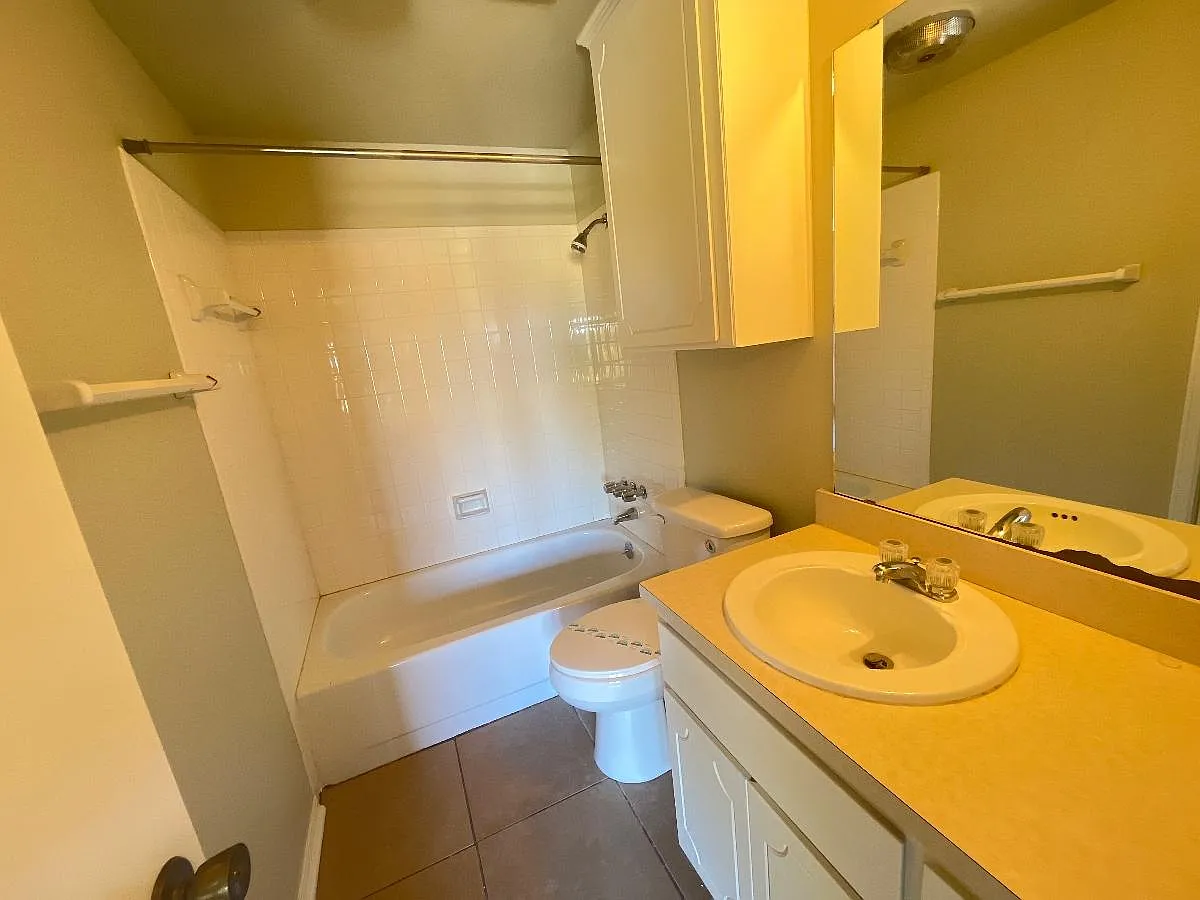2 bed, 2.5 bath, 1360 sqft, $1,495 — Photo 2