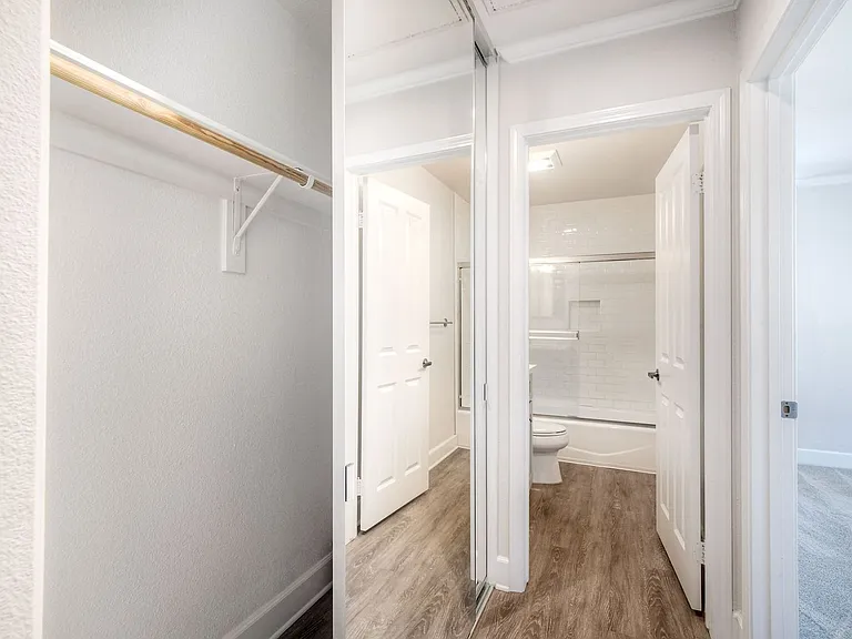 8545 Villa La Jolla Dr #H — Photo 28