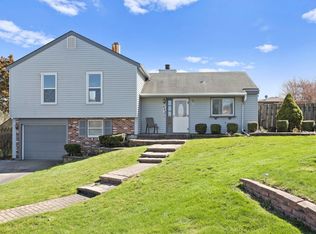 942 Maple Ct, Bartlett, IL 60103