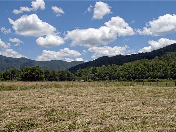 2nd image of 257 Mountain Meadows Dr
