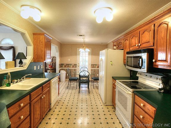 4th image of 6786 Red Oak Dr