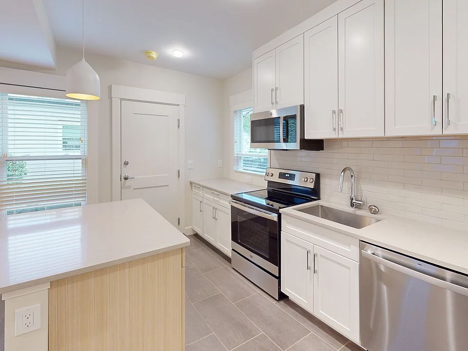1st image of 208-210 Banks St #1