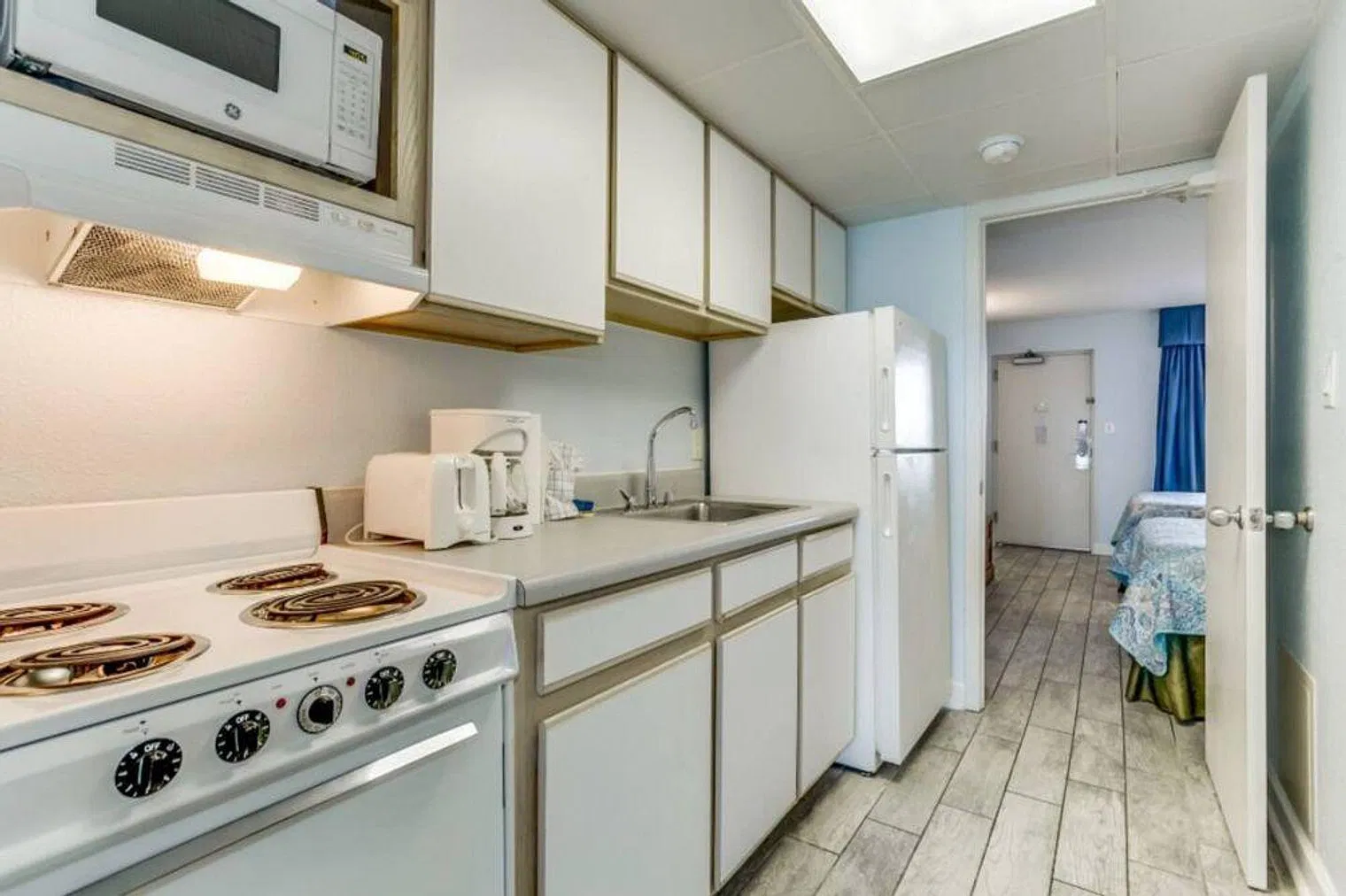 1 bed, 1.0 bath, 645 sqft, $2,498 — Photo 3