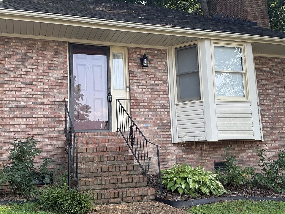 1st image of 207 Hillsboro Cir