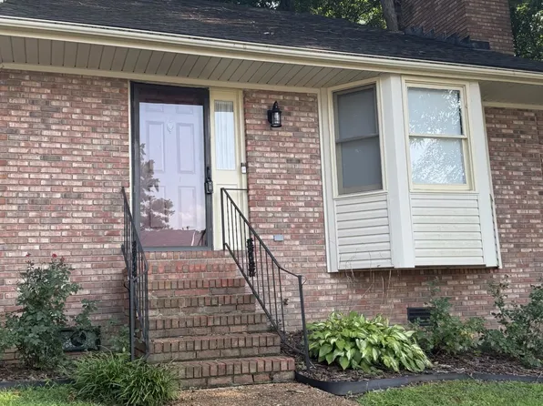 207 Hillsboro Cir, Florence, AL 35630