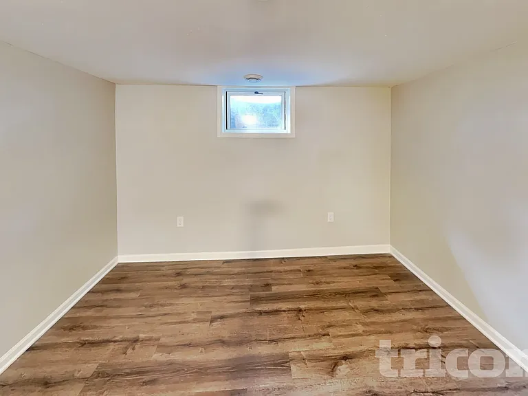1572 Pullman Ave — Photo 12
