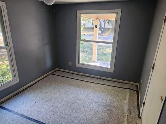 4th image of 912 W 2nd Ave