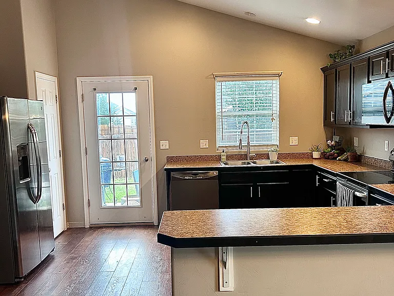 902 Powers Blvd — Photo 3