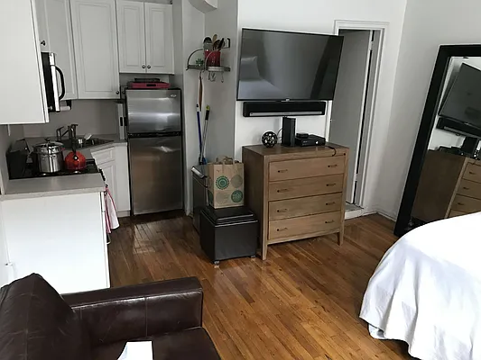 Rented by ARNOLD S GUMOWITZ, LREB | media 1