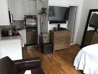 Rented by ARNOLD S GUMOWITZ, LREB