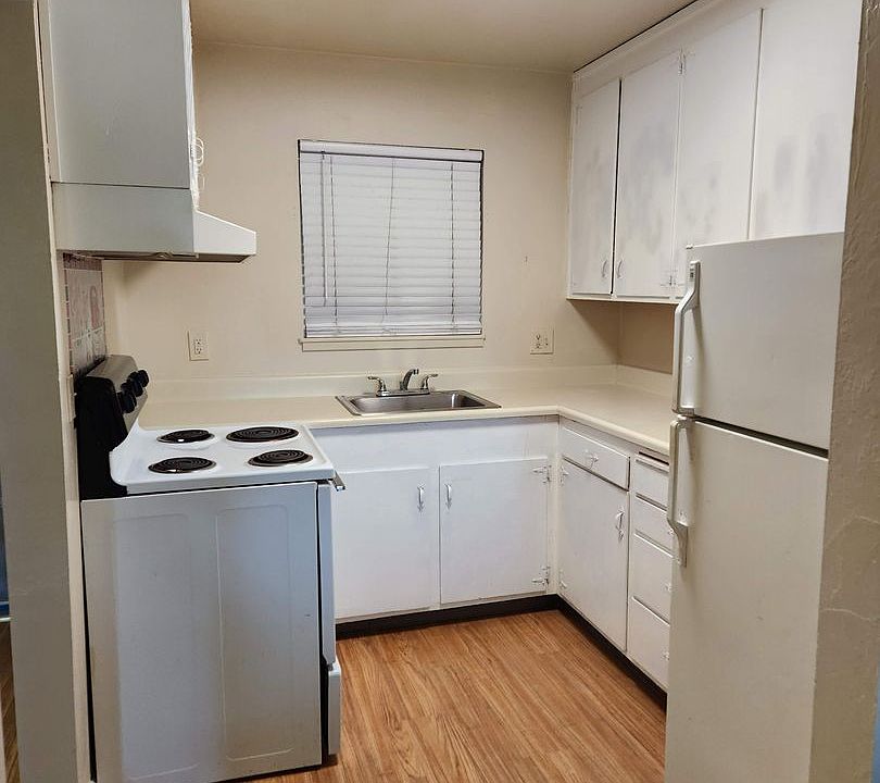1st image of 14950 Zelma St APT 18