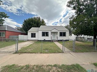 102 Pear St, Roswell, NM 88201