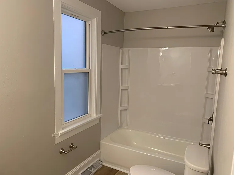552 W Doty St #1 — Photo 6