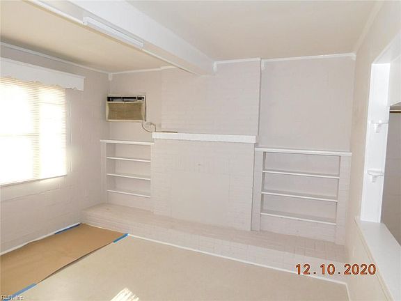 4th image of 370 San Antonio Blvd #2
