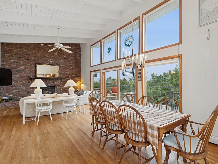 87 Shore Rd — Photo 1