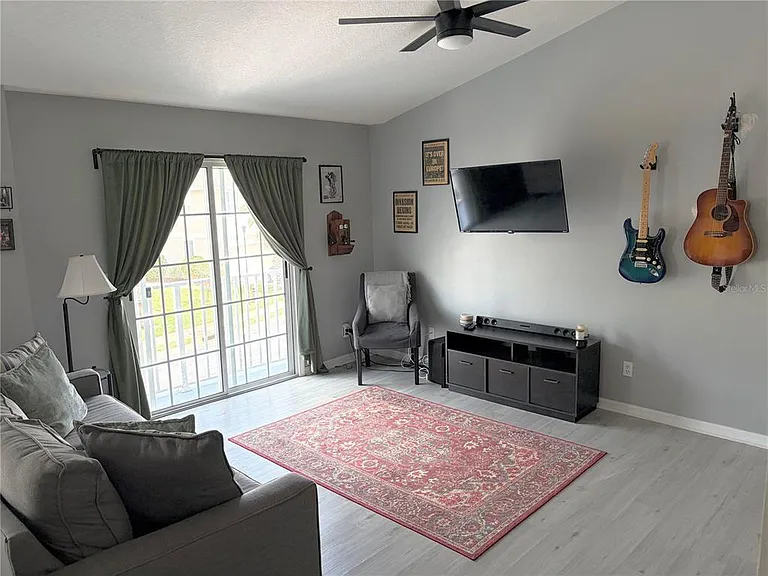 8503 Shallow Creek Ct — Photo 5