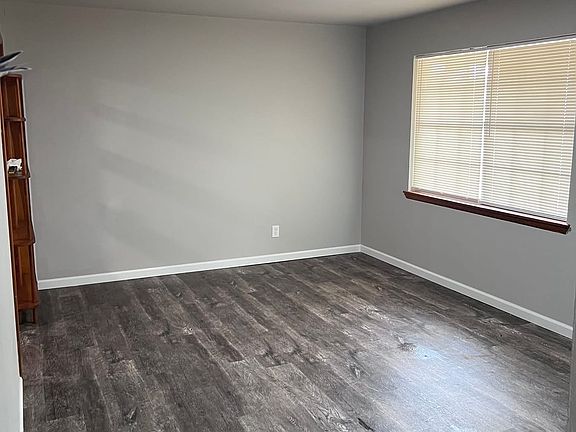 5th image of 418 NW 55th St